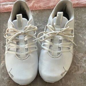 Woman’s Puma White Lace-Up Athletic Sneakers size 7.5